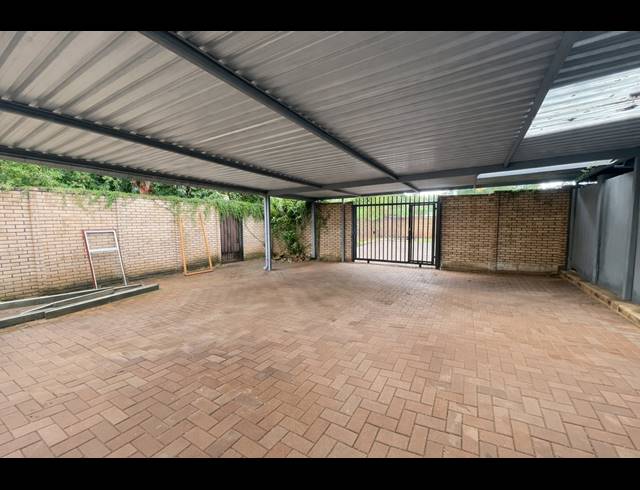 2 bed property to rent in LYTTELTON MANOR